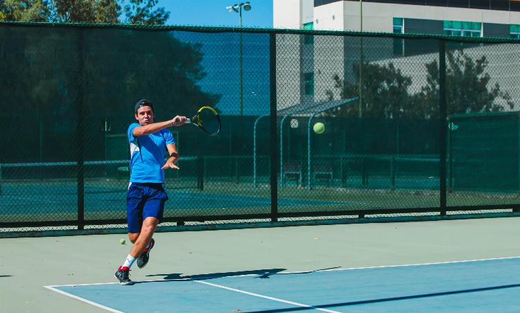 4---tennis-player-plaing-following-6-steps-to-build-speed-in-tennis