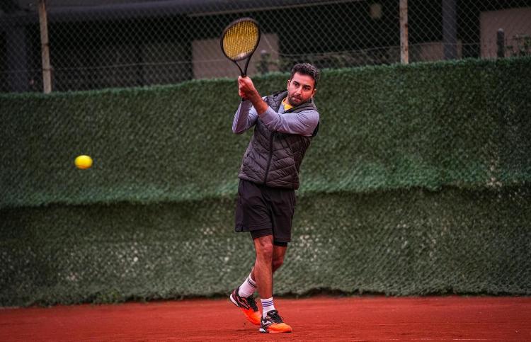 5---adult-tennis-player-folliwing-riccardo-leone-blog